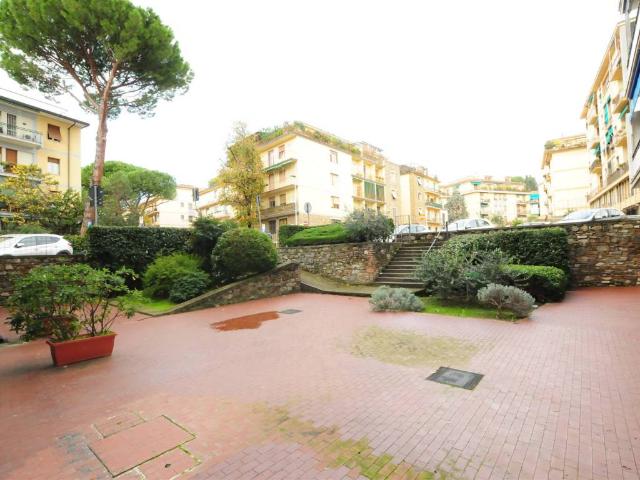 Locale Commerciale in affitto a Quartiere 2, Firenze