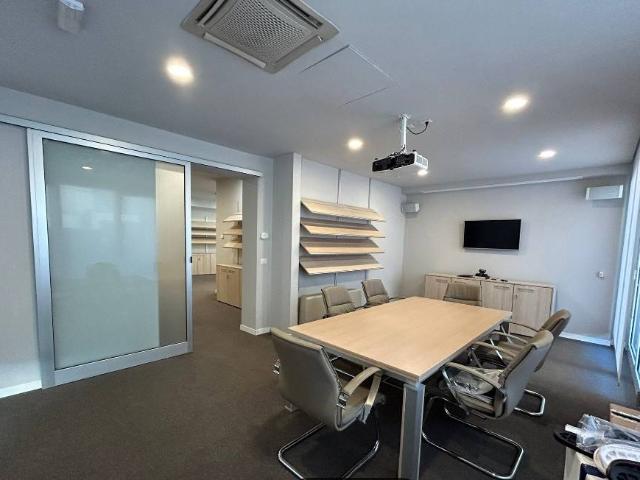 Locale Commerciale in affitto a Quartiere 2, Firenze