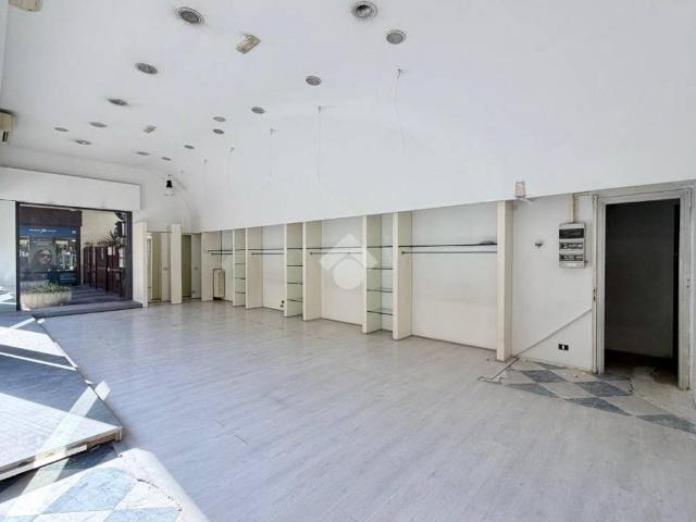 Locale Commerciale in affitto a Quartiere 3, Firenze