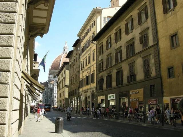 Locale Commerciale in affitto a Quartiere 1, Firenze
