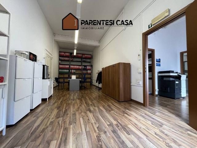 Locale Commerciale in affitto a Quartiere 2, Firenze