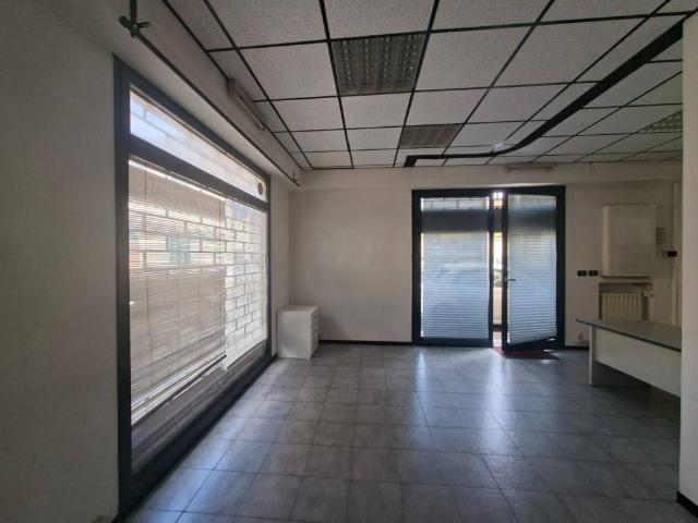Locale Commerciale in affitto a Quartiere 4, Firenze