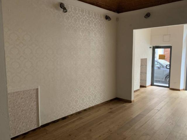 Locale Commerciale in affitto a Quartiere 2, Firenze