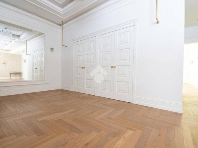 Locale Commerciale in affitto a Quartiere 4, Firenze