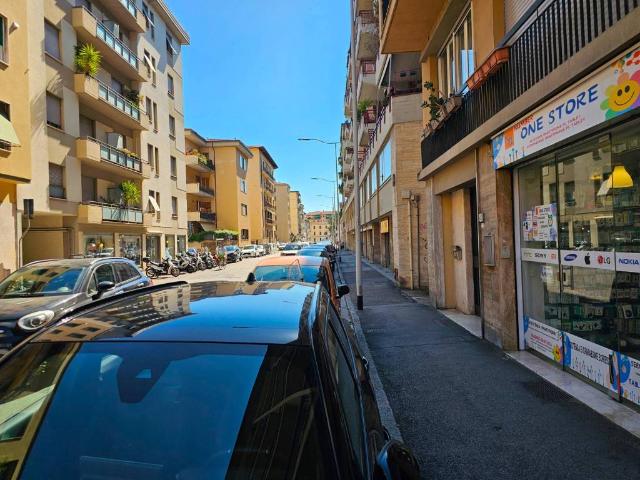 Locale Commerciale in affitto a Quartiere 2, Firenze