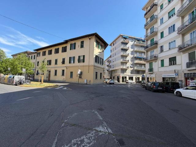Locale Commerciale in affitto a Quartiere 5, Firenze