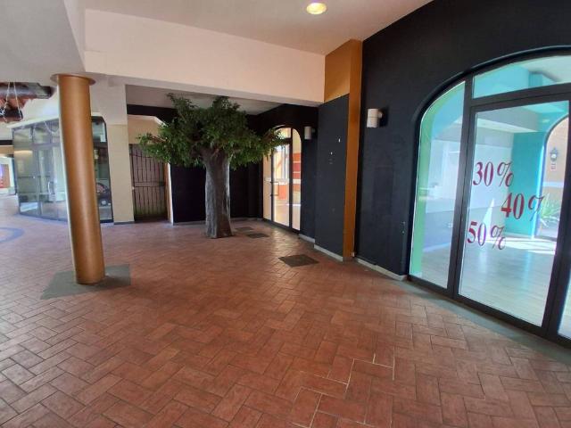 Locale Commerciale in affitto a Quartiere 2, Firenze