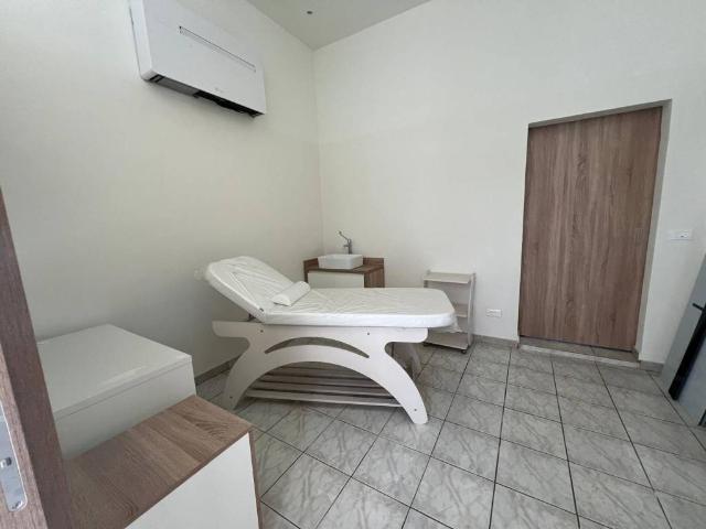 Locale Commerciale in affitto a Quartiere 5, Firenze
