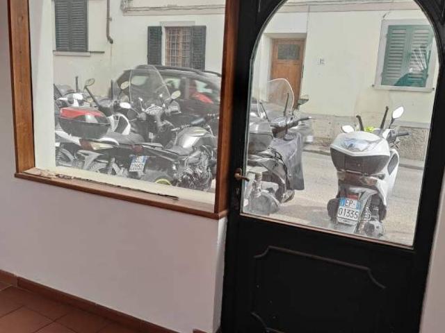 Locale Commerciale in affitto a Quartiere 5, Firenze
