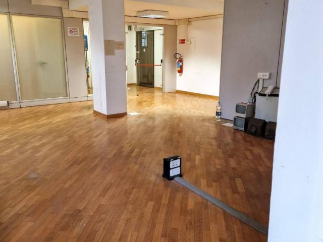 Locale Commerciale in affitto a Quartiere 2, Firenze