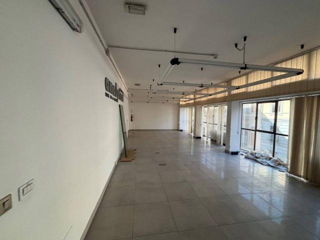 Locale Commerciale in affitto a Quartiere 2, Firenze