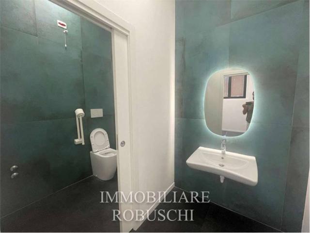 Locale Commerciale in affitto a Quartiere 2, Firenze