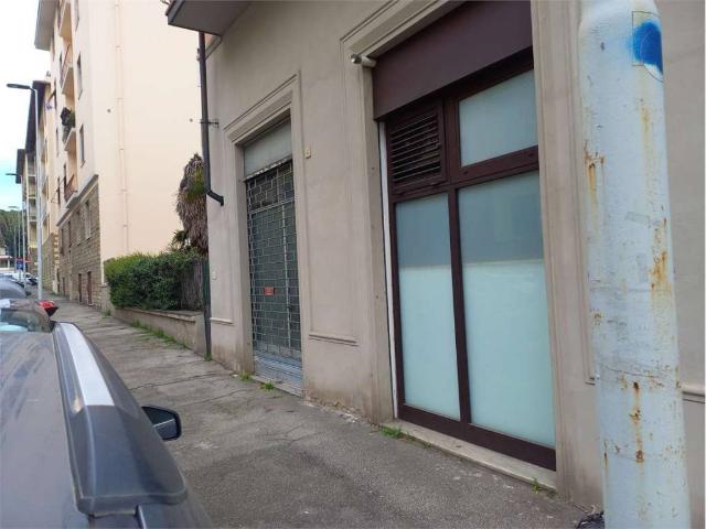 Locale Commerciale in affitto a Quartiere 2, Firenze
