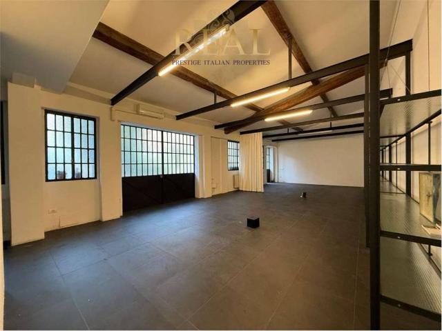 Locale Commerciale in affitto a Quartiere 4, Firenze