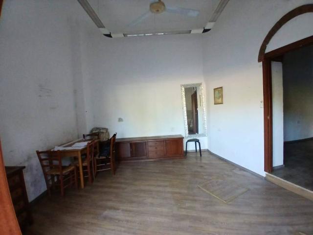 Locale Commerciale in affitto a Quartiere 4, Firenze