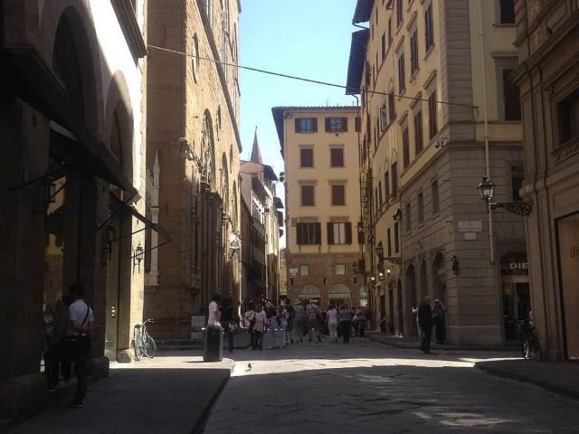 Locale Commerciale in affitto a Quartiere 1, Firenze