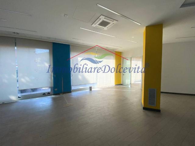 Locale Commerciale in affitto a Quartiere 1, Firenze