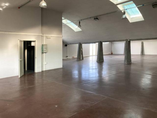 Locale Commerciale in affitto a Quartiere 2, Firenze