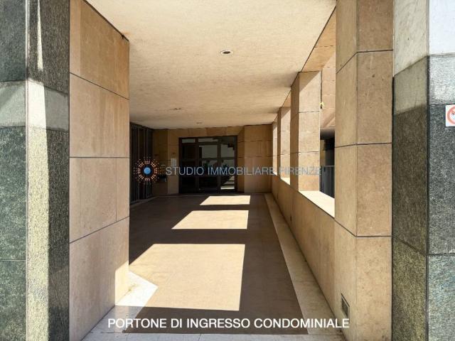 Locale Commerciale in affitto a Quartiere 2, Firenze