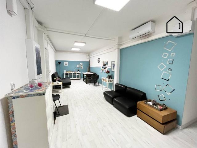 Locale Commerciale in affitto a Quartiere 2, Firenze