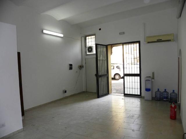 Locale Commerciale in affitto a Quartiere 2, Firenze