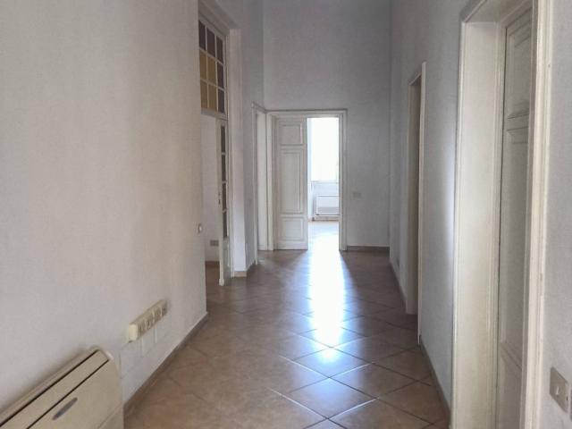 Locale Commerciale in affitto a Quartiere 2, Firenze