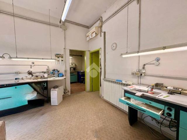 Locale Commerciale in affitto a Quartiere 4, Firenze