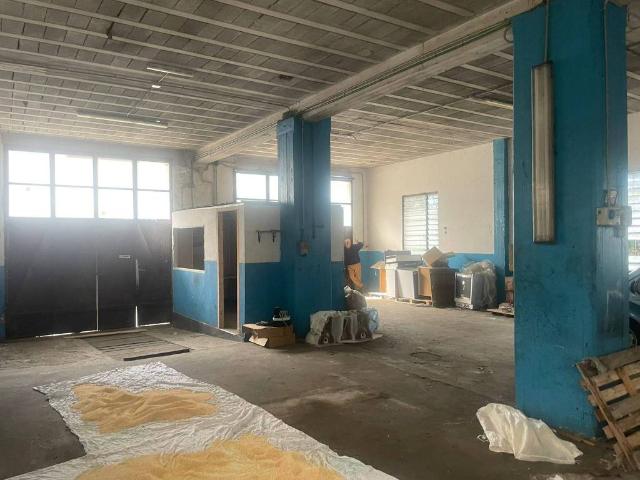 Locale Commerciale in affitto a Fisciano, Campania