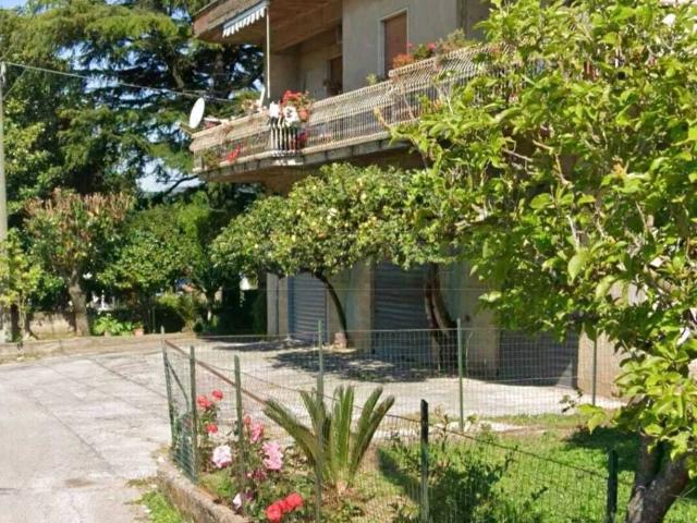 Locale Commerciale in affitto a Fisciano, Campania