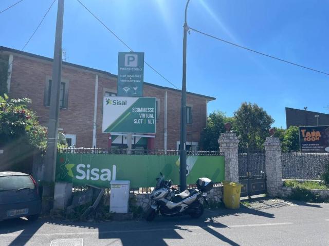 Locale Commerciale in affitto a Fisciano, Campania
