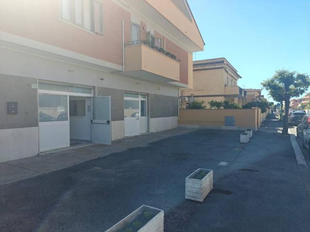 Locale Commerciale in affitto a Roma Capitale, Lazio