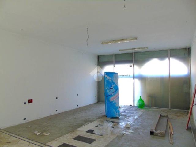 Locale Commerciale in affitto a Flero, Lombardia
