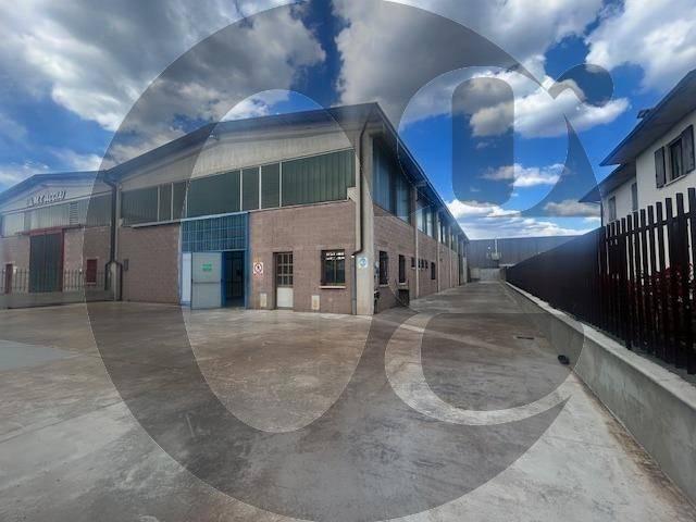 Locale Commerciale in affitto a Flero, Lombardia
