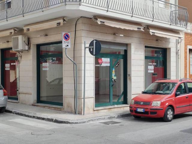 Locale Commerciale in affitto a Floridia, Sicilia