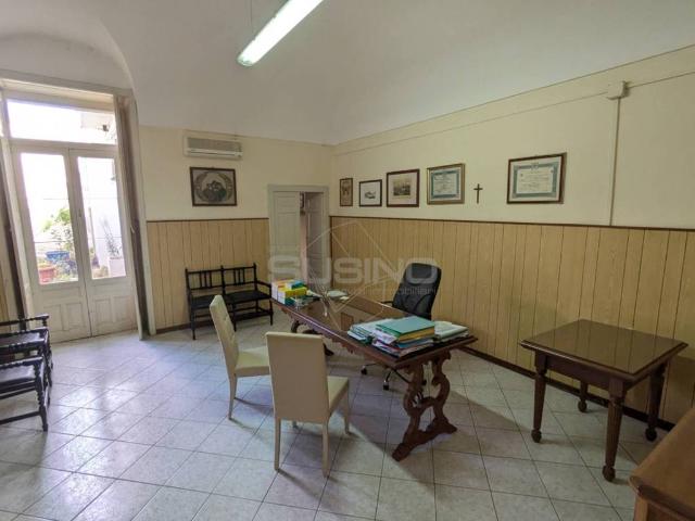 Locale Commerciale in affitto a Floridia, Sicilia