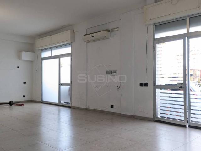 Locale Commerciale in affitto a Floridia, Sicilia
