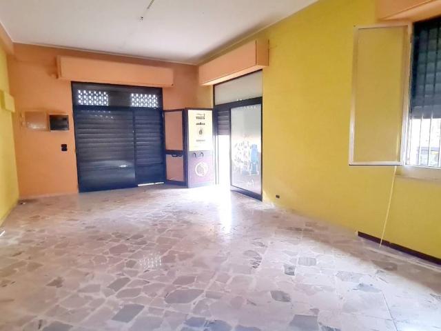 Locale Commerciale in affitto a Floridia, Sicilia