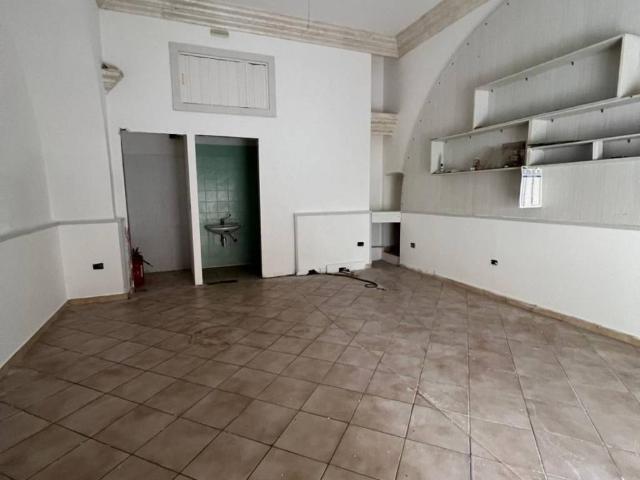 Locale Commerciale in affitto a Puglia, Foggia