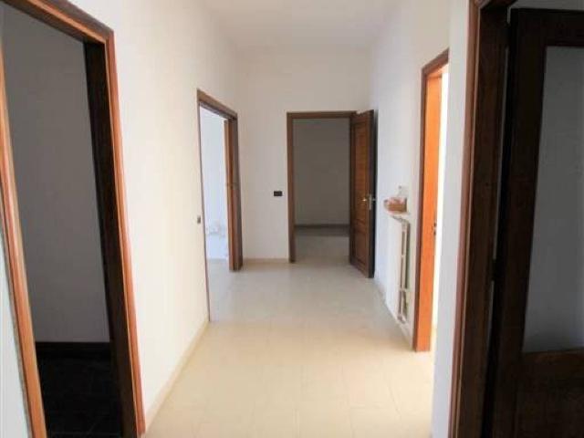 Locale Commerciale in affitto a Puglia, Foggia