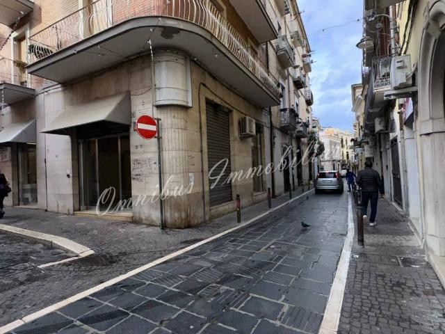 Locale Commerciale in affitto a Puglia, Foggia