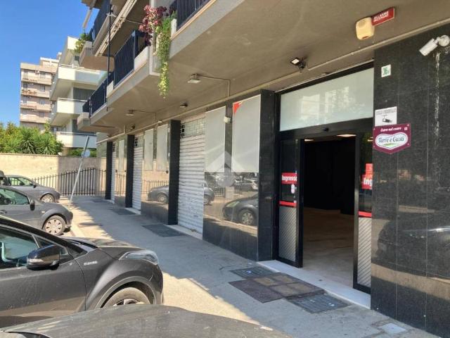 Locale Commerciale in affitto a Puglia, Foggia