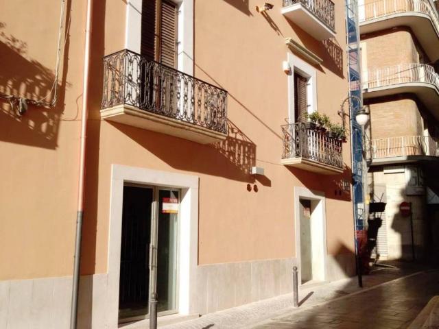 Locale Commerciale in affitto a Puglia, Foggia