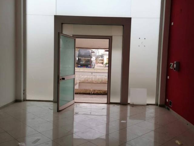 Locale Commerciale in affitto a Puglia, Foggia