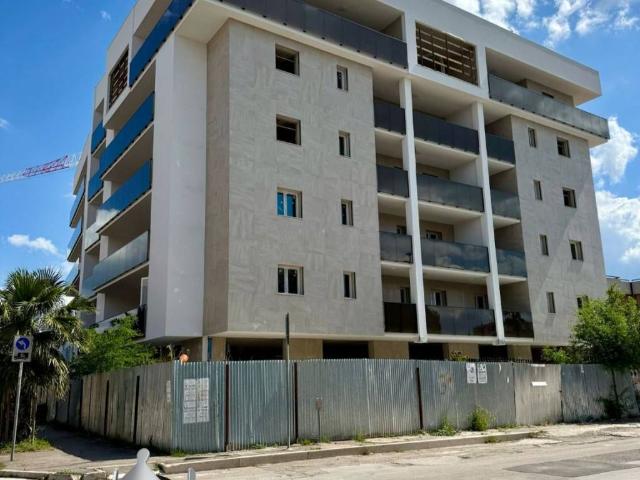 Locale Commerciale in affitto a Puglia, Foggia