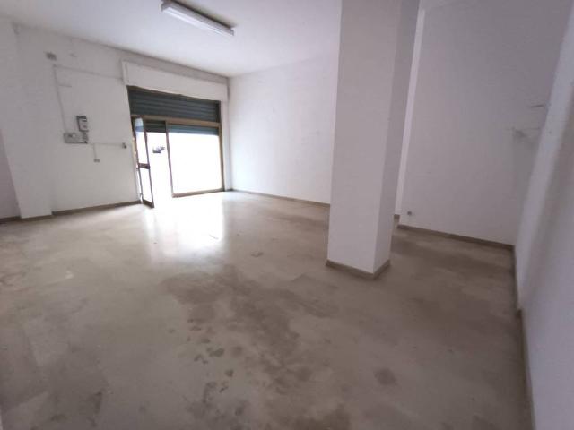Locale Commerciale in affitto a Puglia, Foggia