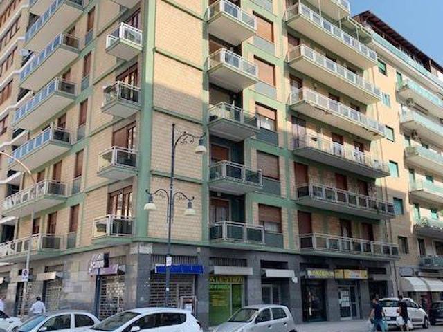 Locale Commerciale in affitto a Puglia, Foggia