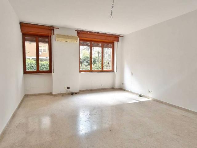 Locale Commerciale in affitto a Puglia, Foggia