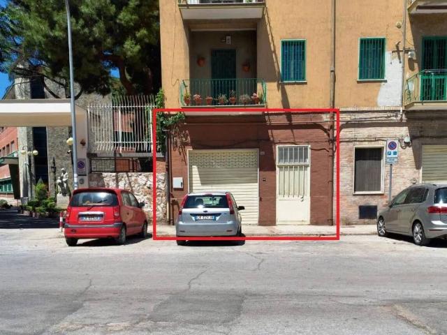 Locale Commerciale in affitto a Puglia, Foggia