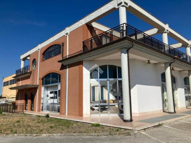 Locale Commerciale in affitto a Puglia, Foggia