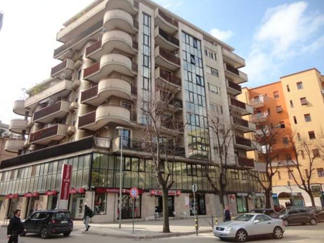 Locale Commerciale in affitto a Puglia, Foggia